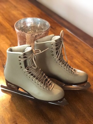 size 2 figure skates
